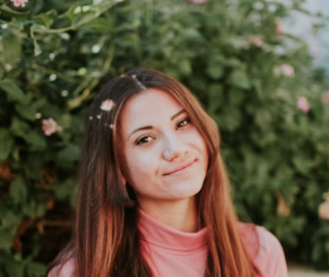 Smiling brunette woman nature portrait